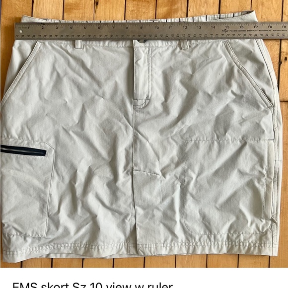 SKORT EMS Zip Pockets Eastern Mountain Sports Sz 10 Cream Tan EMS - Picture 5 of 10